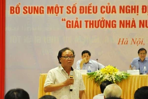 Xét tặng giải thưởng: Không nên bỏ chung một ‘rọ’