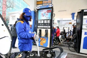 Nhiều câu hỏi hóc búa trước khi tăng giá xăng dầu