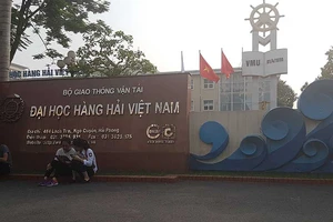 Đã học trong trường, sao còn phải học ở trung tâm?