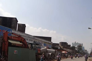 TP.HCM xem xét cấp phép cho nhà trên cống