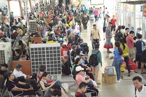 Nghỉ lễ 2-9, lượng khách đổ về các bến xe tăng vọt 