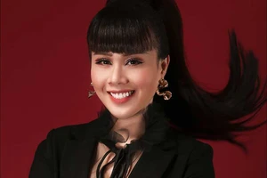 Hoa hậu Quý bà hoàn vũ làm thời trang từ lãnh Mỹ A