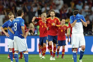 Vòng loại WC 2018: Mexico lấy vé, Tây Ban Nha gây sốc