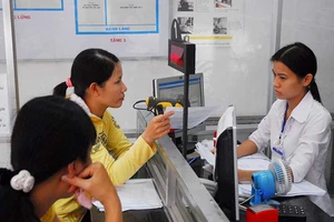 ‘Khai tử’ hóa đơn giấy, giới kinh doanh lo sốt vó