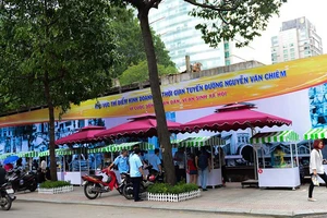 Hàng rong lên đời