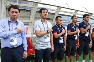 Ai đủ ‘cơ’ để nhắc HLV trưởng?