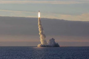 Tàu ngầm Nga nã 7 tên lửa hành trình diệt IS