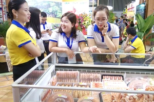 Giảm phí, người kinh doanh 'dễ thở' hơn