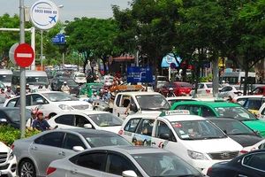 Quý IV, khởi công 2 dự án giảm ùn tắc Tân Sơn Nhất