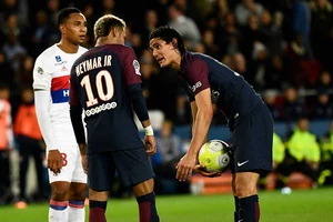Buồn tình Neymar, Cavani đòi bỏ PSG