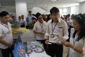 Bị cấm đi thăm con vì… nợ thuế