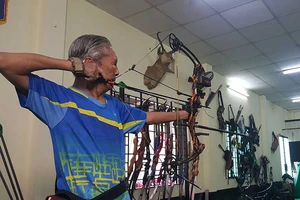 Siêu cung thủ 86 tuổi ở Sài Gòn