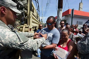 Ông Trump gặp sóng gió vì Puerto Rico