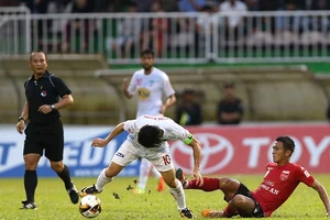 Vòng 20 V-League: HA Gia Lai trả giá quá đắt