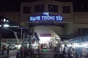 Vấn nạn móc túi ở chợ Hạnh Thông Tây