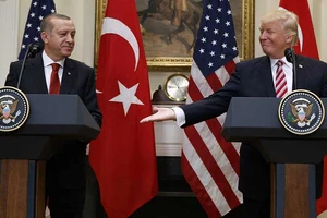 Mỹ-Thổ Nhĩ Kỳ đối đầu ngoại giao căng thẳng