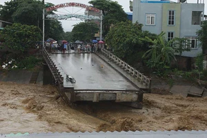 Hơn 40 người chết và mất tích do mưa lũ