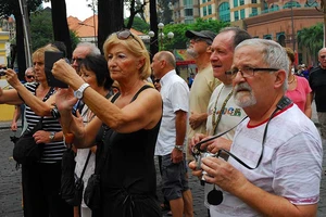 Đề xuất thu phí du khách, giám đốc sở bị phê bình