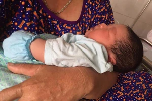 Em bé chào đời có cân nặng của bé 4 tháng tuổi