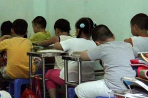 Hà Nội yêu cầu làm rõ dạy thêm sai quy định