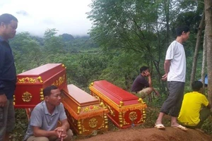 Sau nỗi bàng hoàng lũ quét, ai là người có tội?