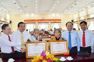 TP.HCM: 30 mẹ nhận danh hiệu Bà mẹ Việt Nam anh hùng