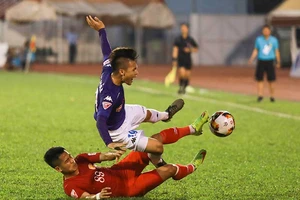 Chơi tiểu xảo để tồn tại ở V-League