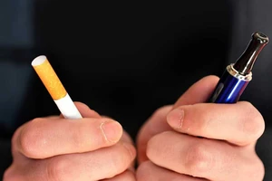 Thuốc lá điện tử hại không thua gì thuốc lá thường