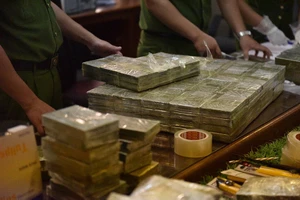 Bắn hạ 4 người, thu gần 500 bánh heroin ở Lóng Luông