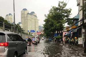 Không có bơm ‘khủng’, đường Nguyễn Hữu Cảnh thế nào?