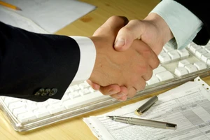 Xử bác sĩ ‘chê’ bộ trưởng: Đừng phục tùng máy móc!