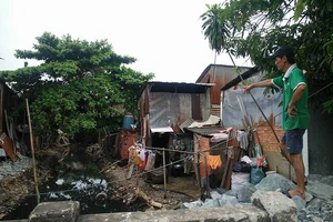 ‘Đồi cao’ cũng ngập vì bịt cống, ngăn kênh