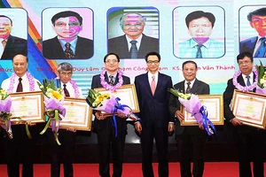 Vinh danh 53 trí thức, nhà khoa học tiêu biểu