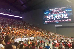 Mưa gôn ở Futsal và kỷ lục TG bóng rổ ở Philippines