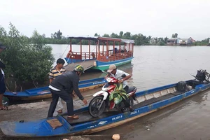 Dân Cà Mau liều qua sông vì tỉnh xóa bến phà