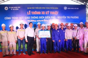 Đà Nẵng thưởng nóng cho công nhân thi công hầm chui