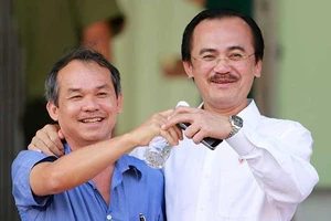 Bầu Thắng và VPF lo chuyện thay nóc