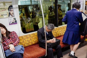 Karoshi: Mặt tối của phép màu kinh tế Nhật Bản