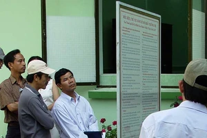 Ráo riết bỏ hộ khẩu, sổ tạm trú