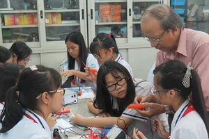 Chuẩn bị thi cuối cấp: Thầy, trò hoang mang