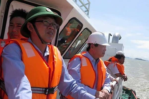 Dự báo bão 12: Trên bảo đúng, dưới nói sai