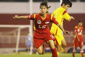 Thắng nhọc Hà Nội II, TP.HCM chờ đá bán kết