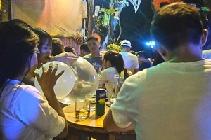 Gây họa hàng loạt, bóng cười vẫn nhởn nhơ