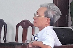 Nguyễn Khắc Thủy lãnh 3 năm tù tội dâm ô trẻ em