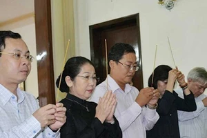 Lãnh đạo TP.HCM thắp hương cố Thủ tướng Võ Văn Kiệt