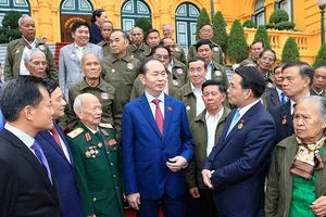 Chủ tịch nước tiếp đoàn đại biểu công dân Lào