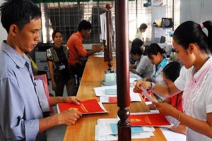 Thực hư ‘giấy đỏ ghi đầy đủ tên người trong gia đình’