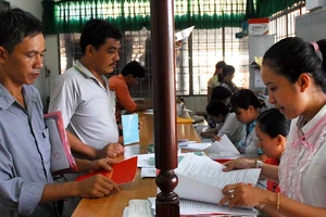 Giấy đỏ nào sẽ phải ghi tên cả gia đình?