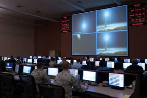 Mỹ tranh cãi về bộ ba vũ khí hủy diệt