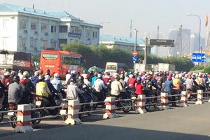 Khu hầm Thủ Thiêm liên tục kẹt xe vào giờ cao điểm